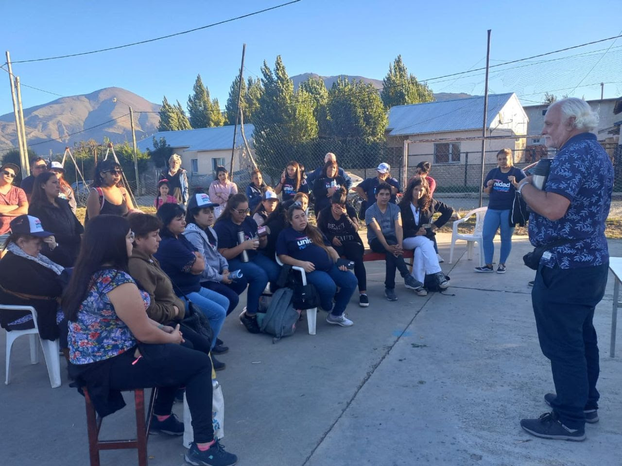 Vecinos de Bariloche pasaron la tarde “MateAndo con el Rafa” de Unidad Popular